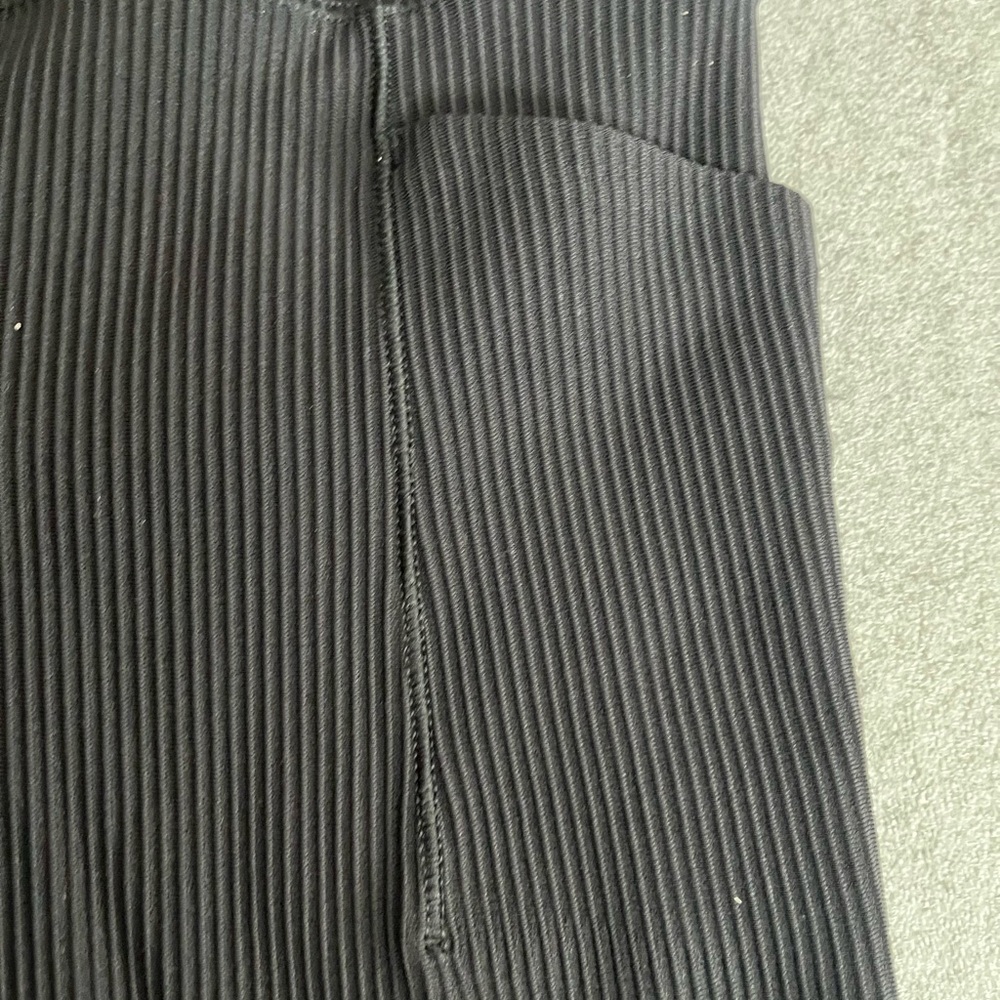 [S]Athleta Women's Black Salutation Stash Rib Flare Pants EUC Pockets - Picture 6 of 9